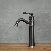Diskbänksblandare i retrostil, gjord av mässing, svart färg, höjd 30 cm, piplängd 14 cm