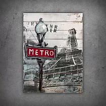 3D metalna zidna umjetnost, slika, zidni dekor Crveni metro znak u podnožju Eiffelovog tornja, dimenzije 60x80 cm