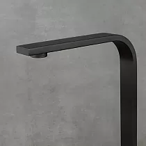 Moderná matná čierna štvorcová nerezová kuchynská batéria, minimalistický geometrický dizajn, výška 35,2 cm, dĺžka výtoku 19,5 cm