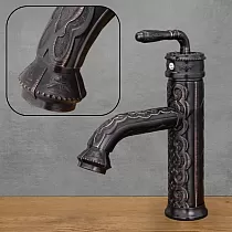 Çiçek desenli dekoratif pirinç lavabo bataryası, bakır çizikli siyah, yükseklik 23,5 cm, çıkış ucu uzunluğu 10 cm