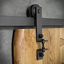 Originálne vyzerajúci systém posuvných dverí z ocele v čiernej farbe, pre jednokrídlové dvere do 130 kg, celková dĺžka 200 cm