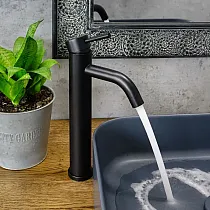 Modern minimalistisk stil stående tvättställsblandare, höjd 29,5 cm, piplängd 9,5 cm