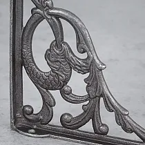 Sealbhóir seilfe maisiúil déanta as iarann teilgthe, doimhneacht 26 cm, airde 24.5 cm, sraith de 2 ríomhaire.
