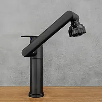 360 gradi rotējošs virtuves krāns izgatavots no nerūsējošā tērauda, augstums 20,5 cm, snīpja garums 20 cm, krāsa melna, matēta