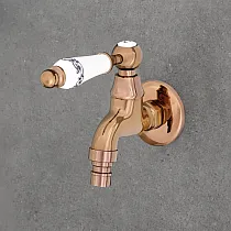 Seinähana messingistä, ruusukultan värinen, korkeus 11 cm, juoksuputken pituus 14 cm