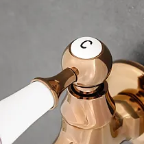 Nástěnná baterie z mosazi, barva Rose Gold, výška 10 cm, délka výtoku 18 cm