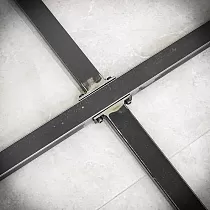 Fém központi asztalkeret, talpszélesség 90 cm, magasság 72 cm